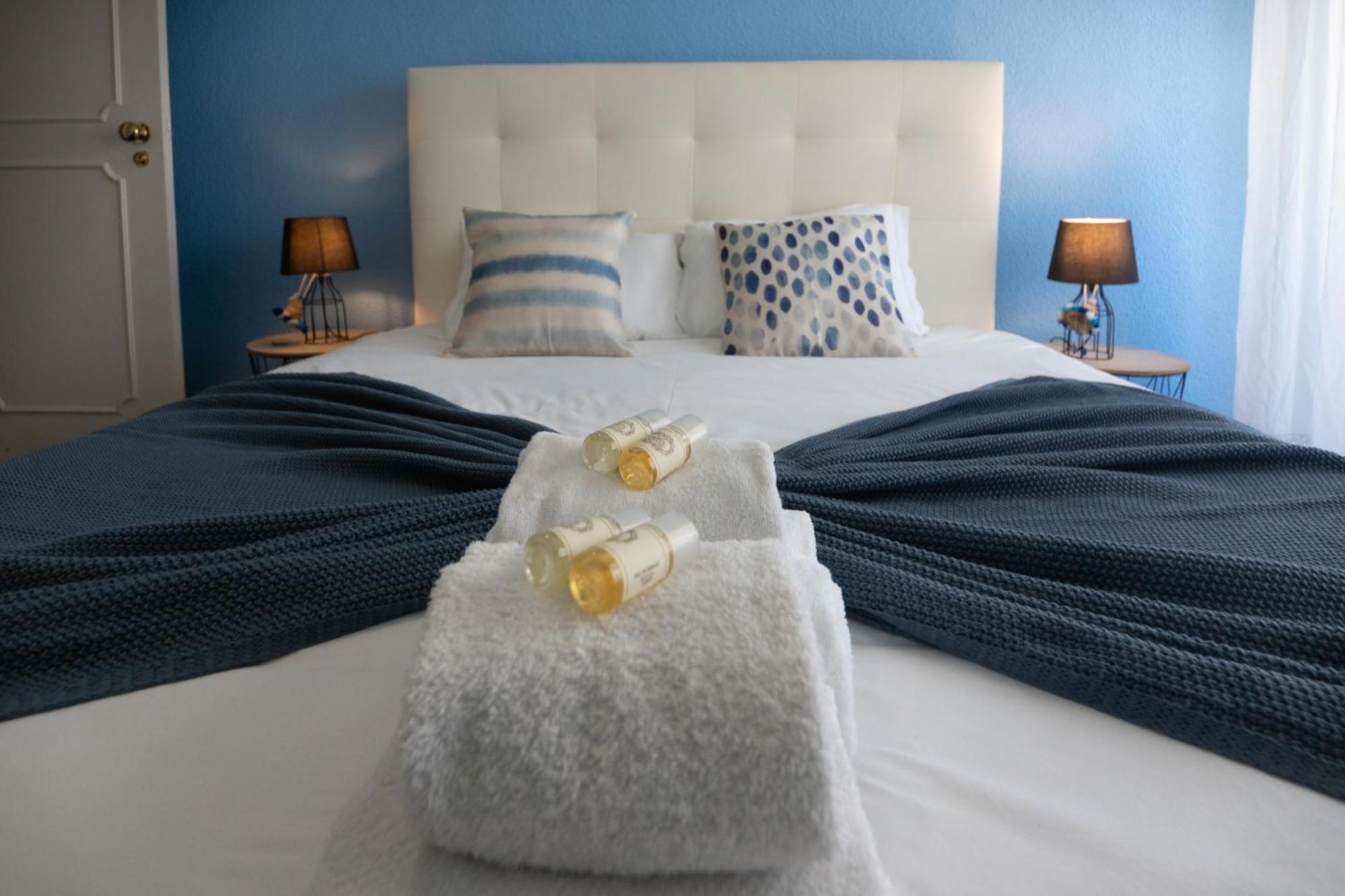 Apartment Stunning Blue House, Caparica
