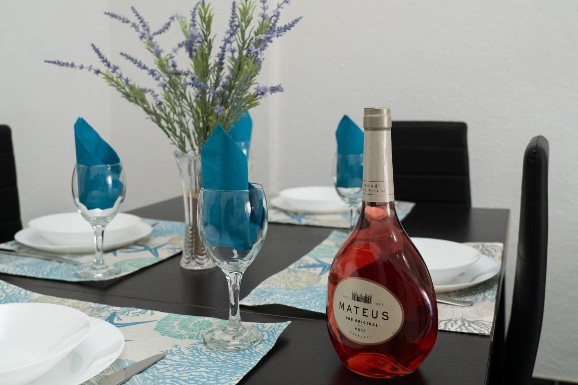 Stunning Blue House, Caparica Apartment