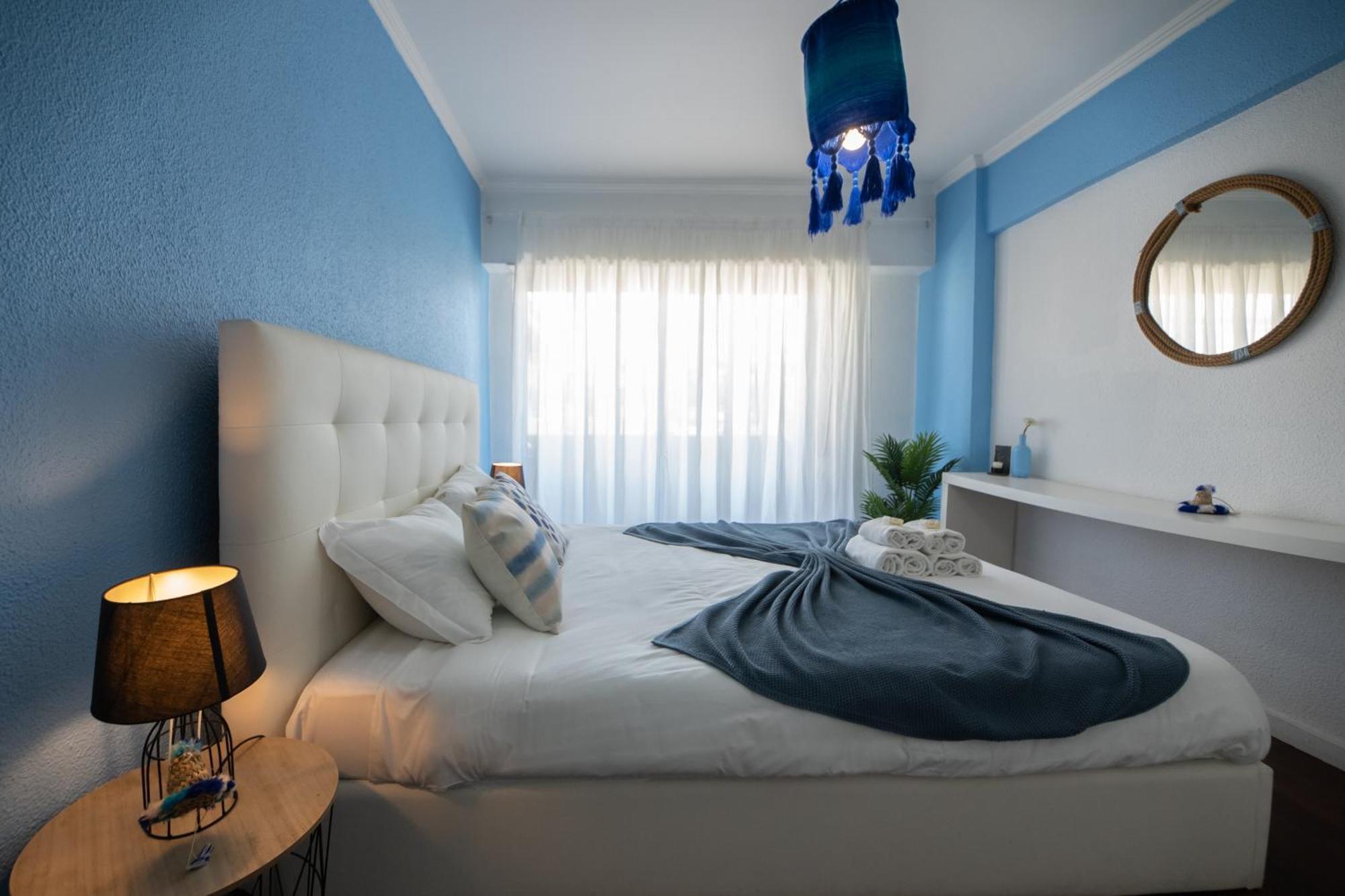 Stunning Blue House, Caparica Apartment *