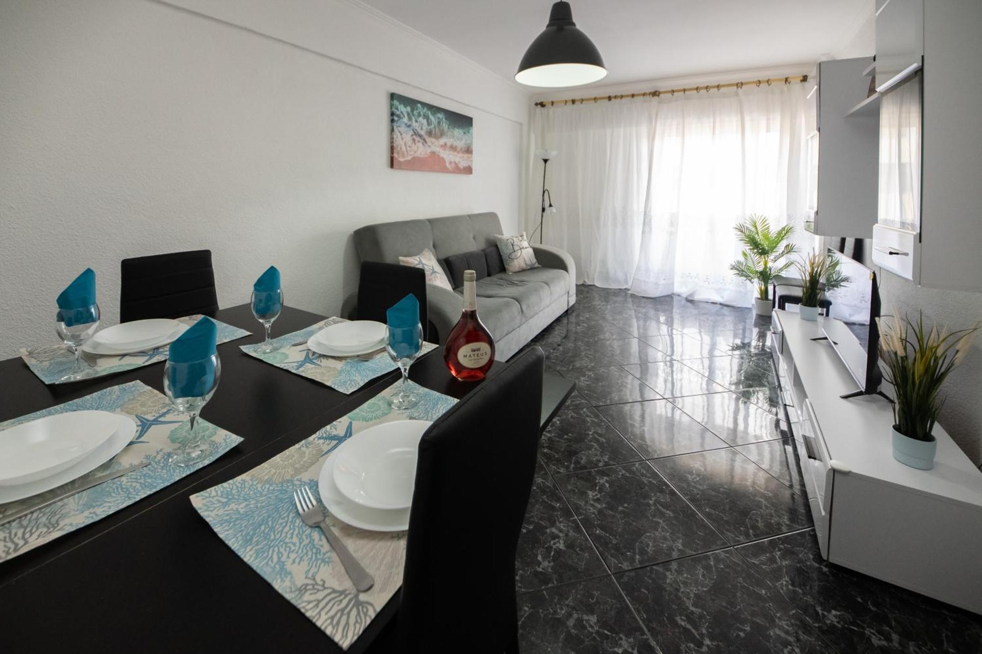 Apartment Stunning Blue House, Caparica
