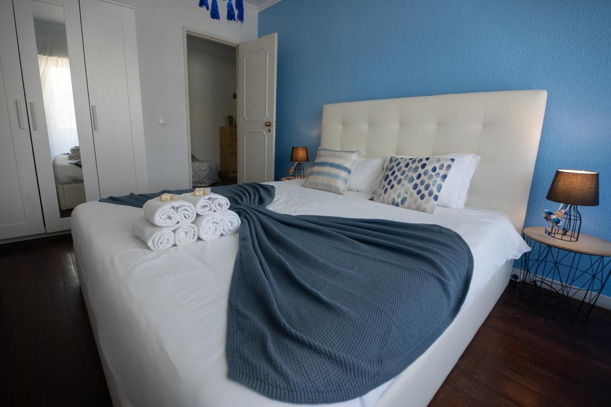 Stunning Blue House, Caparica Apartment *
