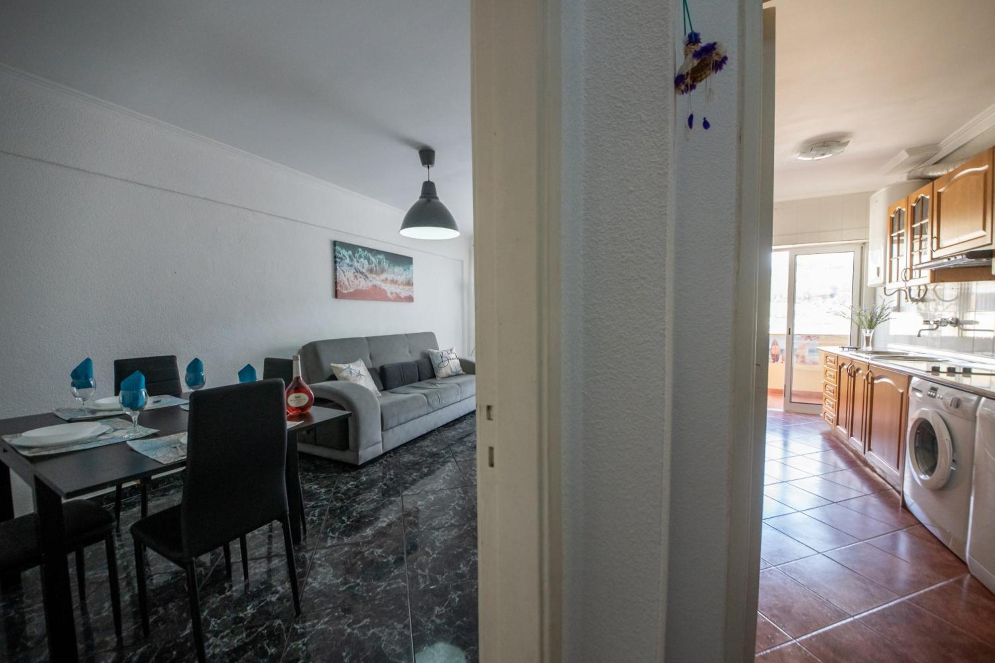Stunning Blue House, Caparica Apartment *